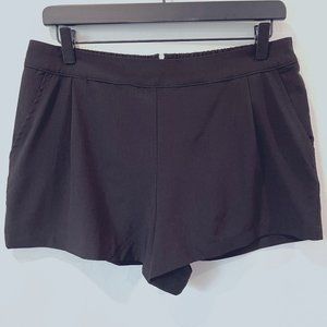 Decker Black Shorts Size L